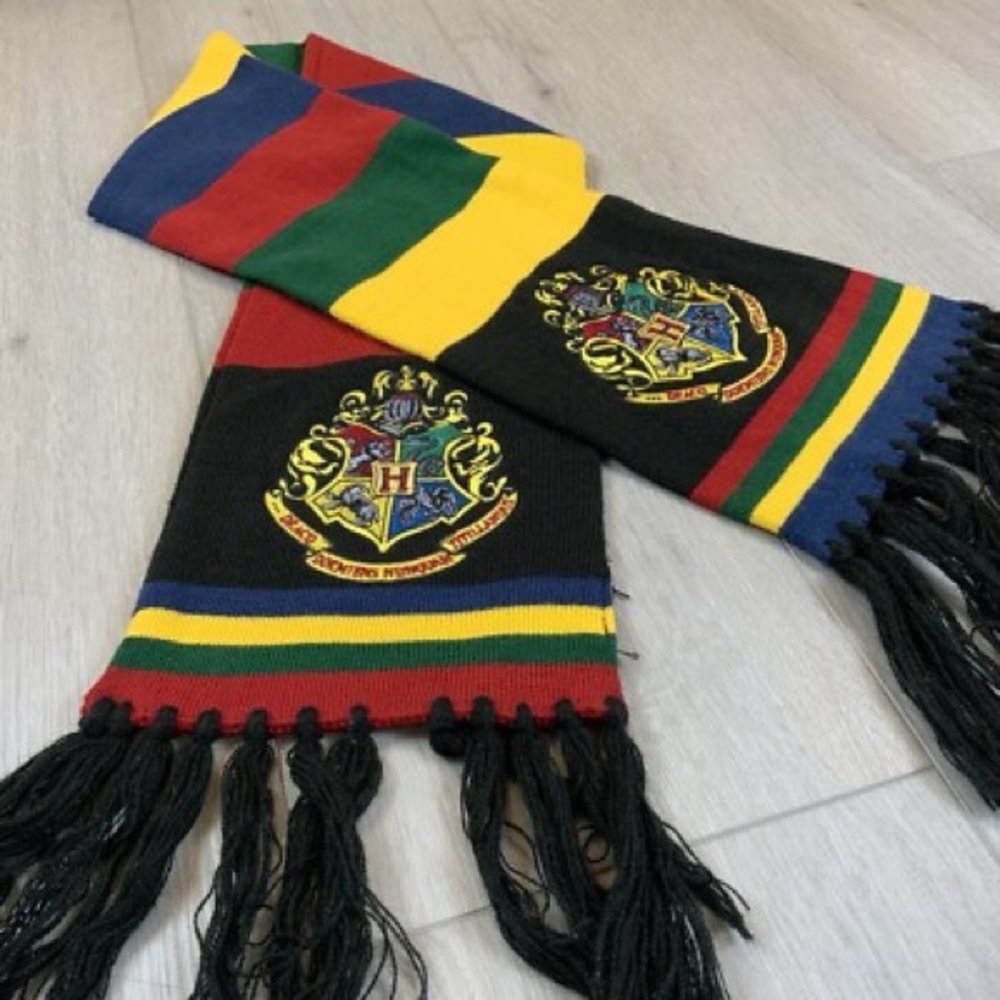Harry Potter‎ Hogwarts Crest Scarf 🧙‍♂️🧣